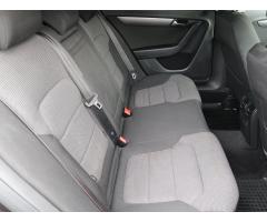 Volkswagen Passat 2.0 TDI 103kW - 13