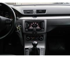 Volkswagen Passat 2.0 TDI 103kW - 18