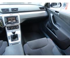 Volkswagen Passat 2.0 TDI 105kW - 11