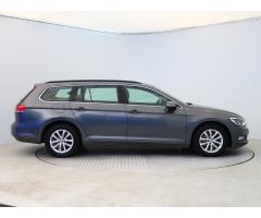 Volkswagen Passat 2.0 TDI 110kW - 8