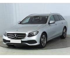 Mercedes-Benz Třídy E E 220 d 4MATIC 143kW - 3