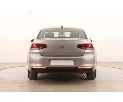 Volkswagen Passat 2.0 TDI 110kW - 6