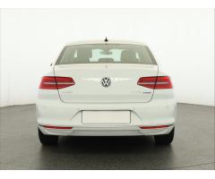 Volkswagen Passat 2.0 TDI 110kW - 10