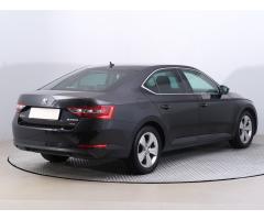 Škoda Superb 2.0 TDI 140kW - 8