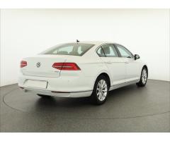 Volkswagen Passat 2.0 TDI 110kW - 12