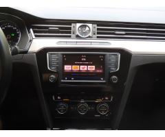 Volkswagen Passat 2.0 TDI 110kW - 26