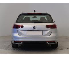 Volkswagen Passat 2.0 TDI 110kW - 6