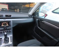 Volkswagen Passat 2.0 TDI 103kW - 11