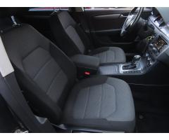 Volkswagen Passat 2.0 TDI 103kW - 12