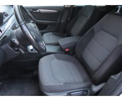 Volkswagen Passat 2.0 TDI 103kW - 16