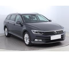 Volkswagen Golf Variant R-Line mHEV DSG Zlevněno o 16 000 Kč