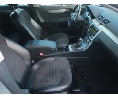 Volkswagen Passat 2.0 TDI 103kW - 12