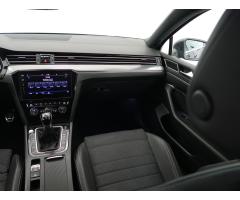 Volkswagen Passat 2.0 TDI 110kW - 11