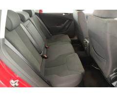 Volkswagen Passat 2.0 TDI 81kW - 11