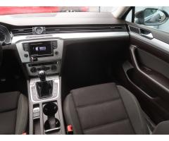 Volkswagen Passat 2.0 TDI 110kW - 11