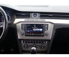 Volkswagen Passat 2.0 TDI 110kW - 18