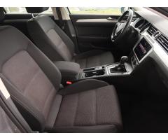 Volkswagen Passat 2.0 TDI 110kW - 12