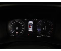 Volvo XC40 D4 AWD 140kW - 15