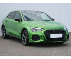 Audi Q3 S tronic DSG Zlevněno o 22 000 Kč