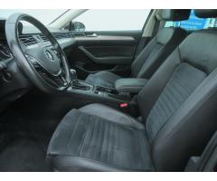 Volkswagen Passat 2.0 TDI 110kW - 16