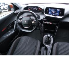 Peugeot 2008 1.2 PureTech 74kW - 9