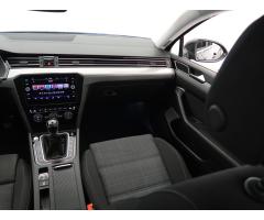 Volkswagen Passat 2.0 TDI 110kW - 11