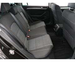 Volkswagen Passat 2.0 TDI 110kW - 13