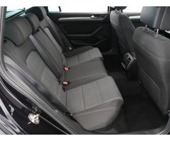 Volkswagen Passat 2.0 TDI 110kW - 13