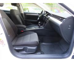 Volkswagen Passat 1.5 TSI 110kW - 12