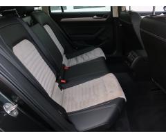 Volkswagen Passat 2.0 TDI 140kW - 13