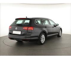 Volkswagen Passat 1.6 TDI 88kW - 7