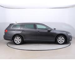 Volkswagen Passat 2.0 TDI 110kW - 8