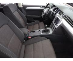 Volkswagen Passat 1.6 TDI 88kW - 10