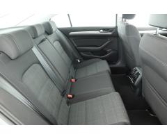 Volkswagen Passat 1.5 TSI 110kW - 11