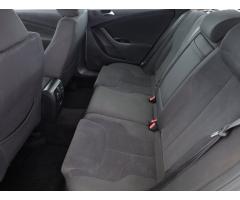 Volkswagen Passat 2.0 TDI 103kW - 12