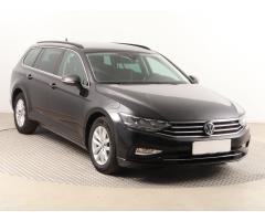 Volkswagen Passat 2.0 TDI 110kW - 1