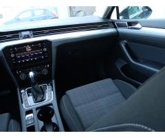 Volkswagen Passat 2.0 TDI 110kW - 11