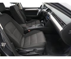 Volkswagen Passat 2.0 TDI 110kW - 12