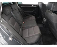 Volkswagen Passat 2.0 TDI 110kW - 13