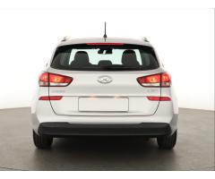 Hyundai i30 1.6 CRDi 81kW - 6