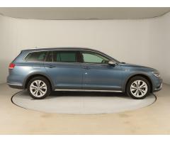 Volkswagen Passat 2.0 TDI 140kW - 8