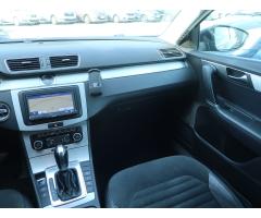 Volkswagen Passat 2.0 TDI 103kW - 11