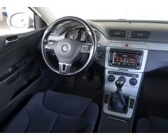 Volkswagen Passat 2.0 TDI 103kW - 9