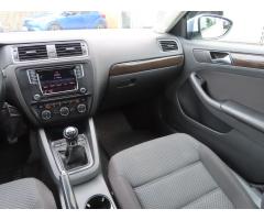 Volkswagen Jetta 2.0 TDI 81kW - 11