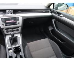 Volkswagen Passat 2.0 TDI 110kW - 11