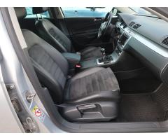 Volkswagen Passat 2.0 TDI 103kW - 13