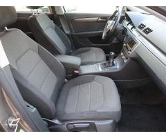 Volkswagen Passat 2.0 TDI 103kW - 13