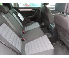 Volkswagen Passat 2.0 TDI 130kW - 13