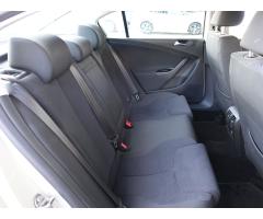 Volkswagen Passat 2.0 TDI 103kW - 13