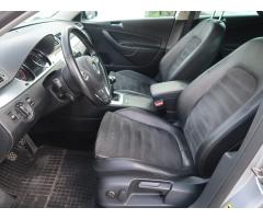 Volkswagen Passat 2.0 TDI 103kW - 17